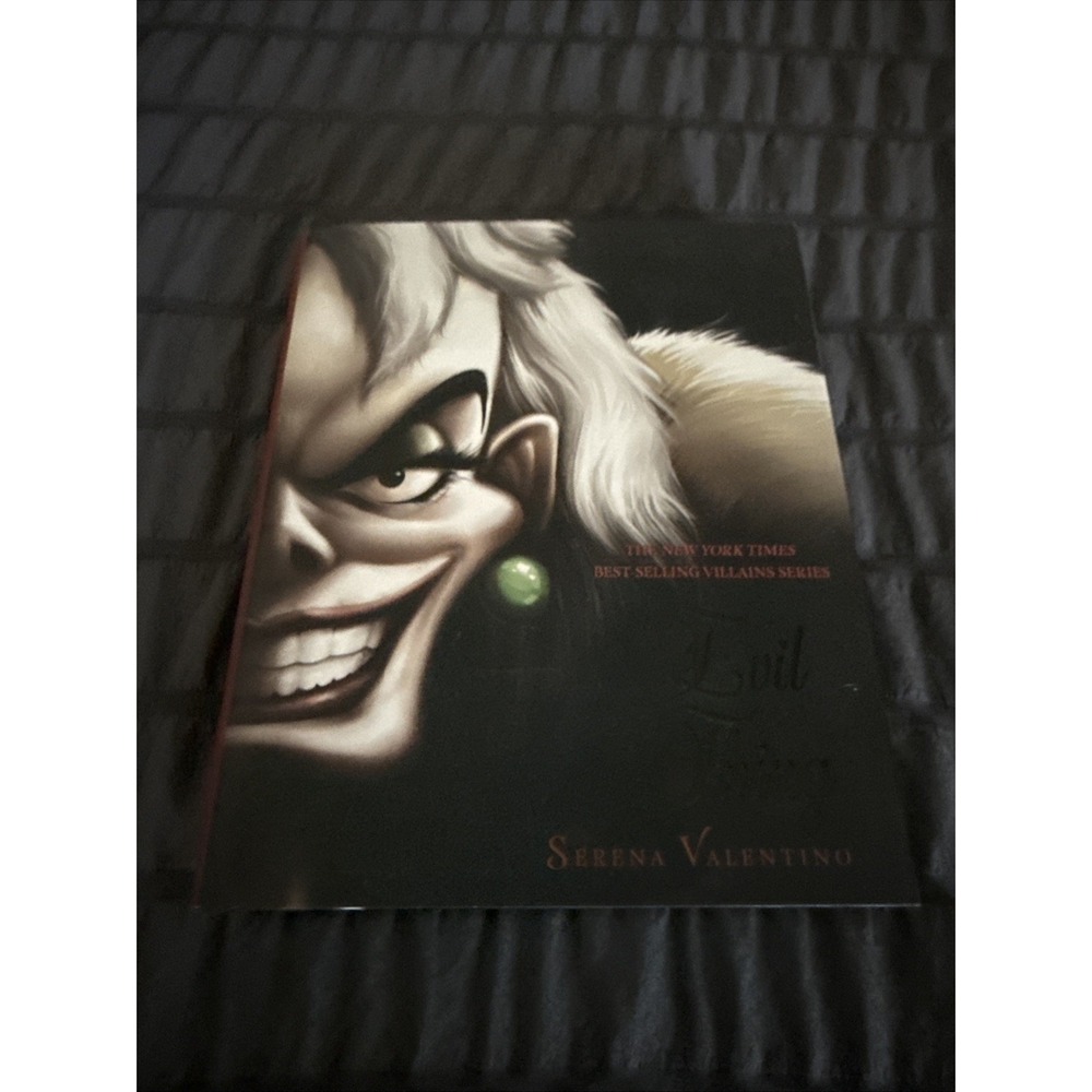 Disney Hyperion Evil Thing: A Tale of That De Vil Woman - Valentino Box A
